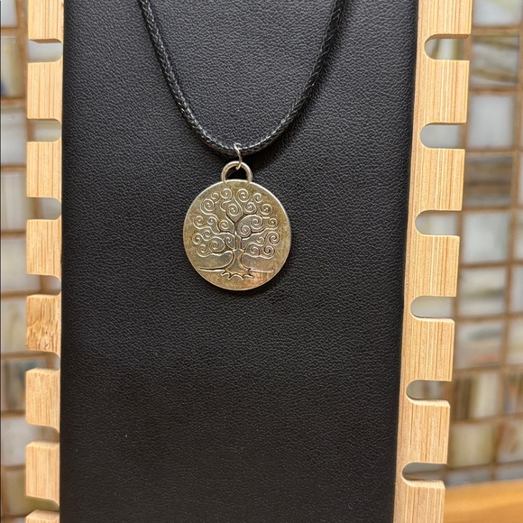 Tree Of Life Necklace - Picture 7 of 8